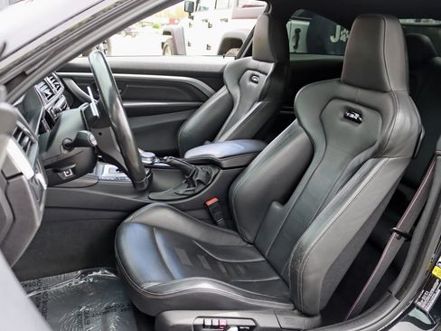 Used 2018 BMW M4 Coupe RWD image 33