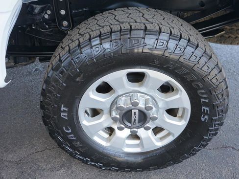 Used 2024 Ford F250 XLT w/ FX4 Off-Road Package image 28