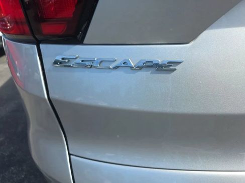Used 2019 Ford Escape SE AWD/4WD image 16