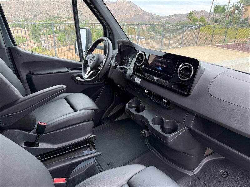 Used 2024 Mercedes-Benz Sprinter 3500 image 15
