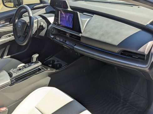 Used 2023 Toyota Prius XLE image 11