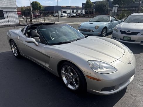 Used 2005 Chevrolet Corvette Coupe w/ Preferred Equipment Group RWD image 18