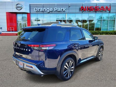 Used 2023 Nissan Pathfinder Platinum image 2