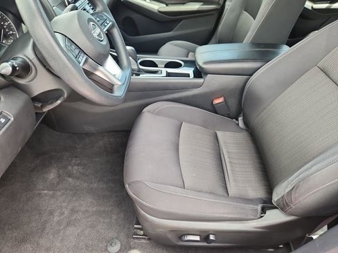 Used 2024 Nissan Altima 2.5 SV FWD image 7