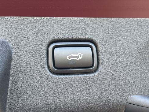 Used 2025 Kia Sportage SX image 19