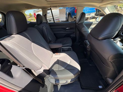 Used 2026 Toyota Grand Highlander AWD image 29