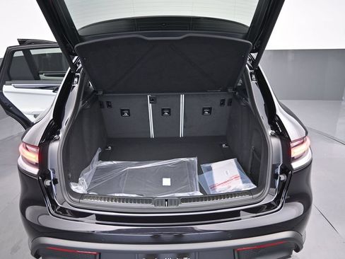 New 2026 Porsche Macan AWD/4WD image 23