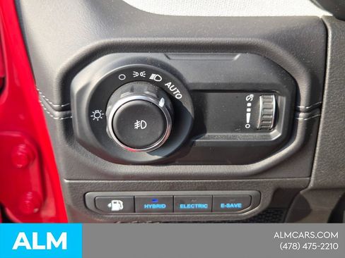 Used 2025 Jeep Wrangler Unlimited Sahara AWD/4WD image 27