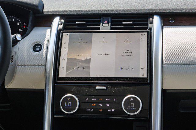 Used 2025 Land Rover Discovery Dynamic SE AWD/4WD image 18