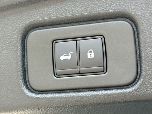 New 2026 Nissan Pathfinder Platinum FWD image 18