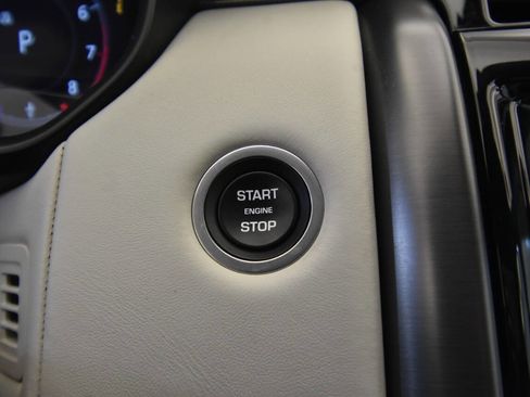 Used 2019 Land Rover Discovery HSE Luxury image 26