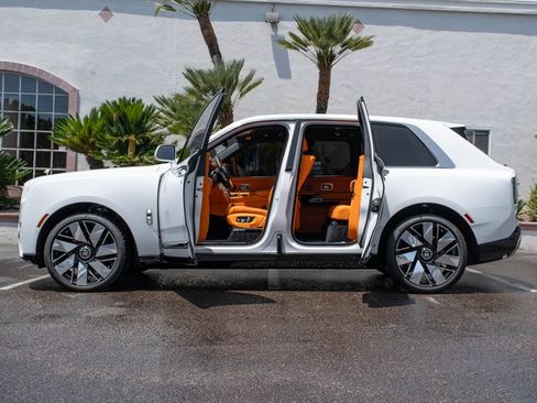 Used 2025 Rolls-Royce Cullinan AWD/4WD image 41