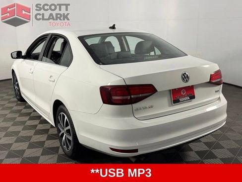 Used 2017 Volkswagen Jetta SE image 5