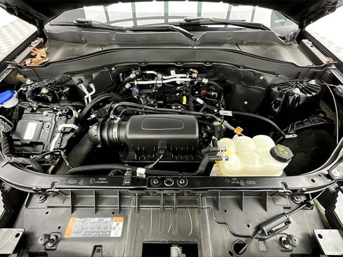 Used 2023 Ford Explorer XLT w/ Equipment Group 202A image 10