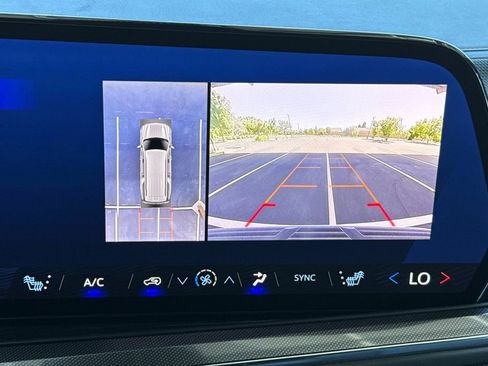Used 2025 Chevrolet Suburban RST RWD image 32