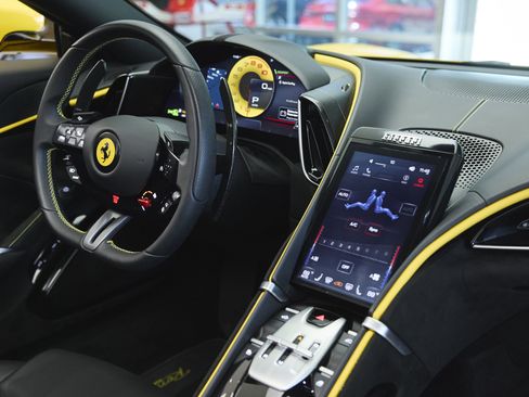 Used 2025 Ferrari Roma Spider RWD image 30