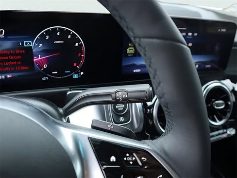 New 2026 Mercedes-Benz GLB 250 4MATIC image 36