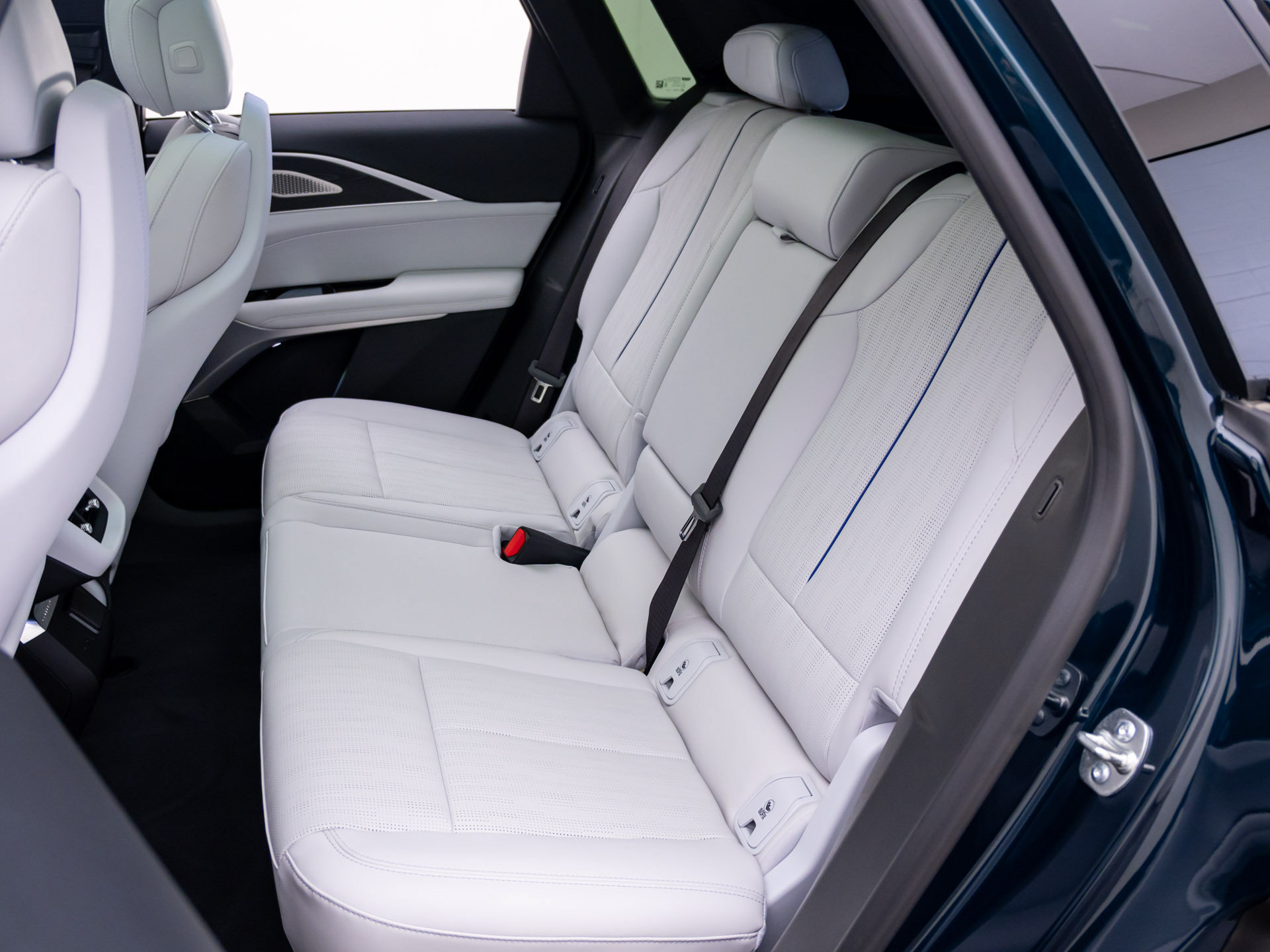Used 2025 Cadillac Lyriq Luxury AWD/4WD image 20