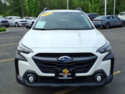 Used 2025 Subaru Outback Premium AWD/4WD image 2