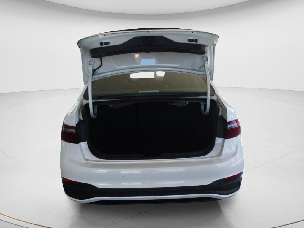 Used 2025 Volkswagen Jetta Sport FWD image 9