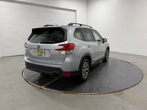 Used 2019 Subaru Forester Premium image 32
