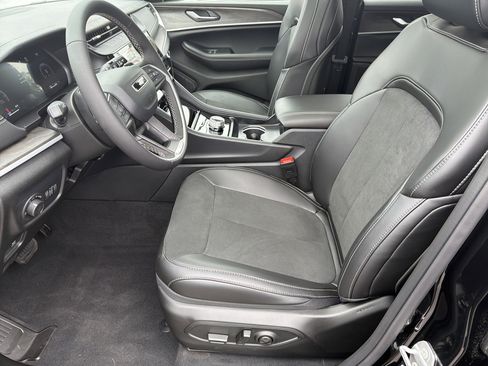 New 2026 Jeep Grand Cherokee L 2WD image 11