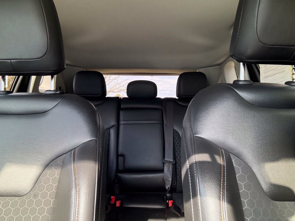 Used 2019 Jeep Compass Latitude w/ Cold Weather Group AWD/4WD image 37