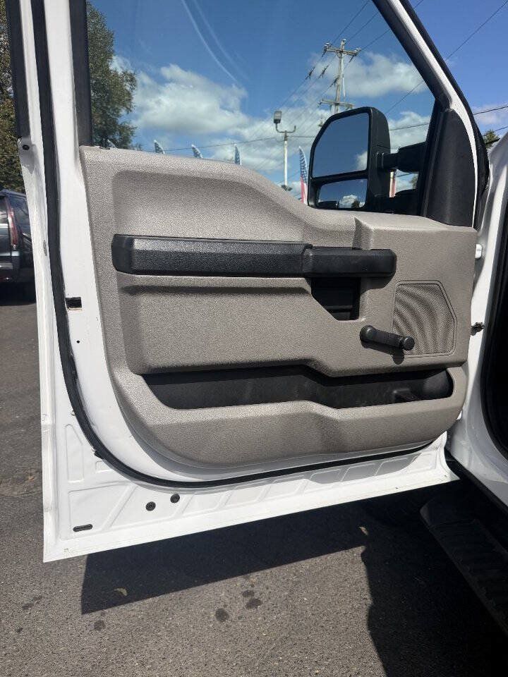 Used 2018 Ford F350 XL AWD/4WD image 2