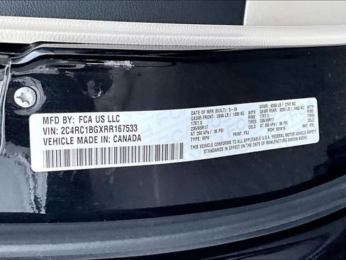 Used 2024 Chrysler Pacifica Touring-L image 21