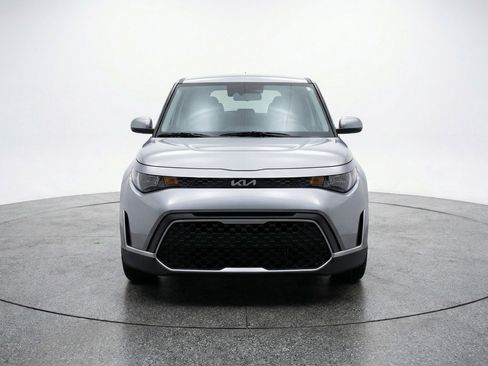 Used 2025 Kia Soul LX w/ LX Technology Package image 2
