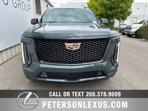 Used 2025 Cadillac Escalade ESV Sport w/ Touring Package AWD/4WD image 9