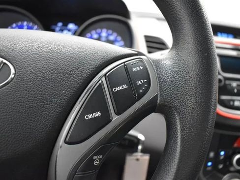 Used 2015 Hyundai Elantra SE image 22