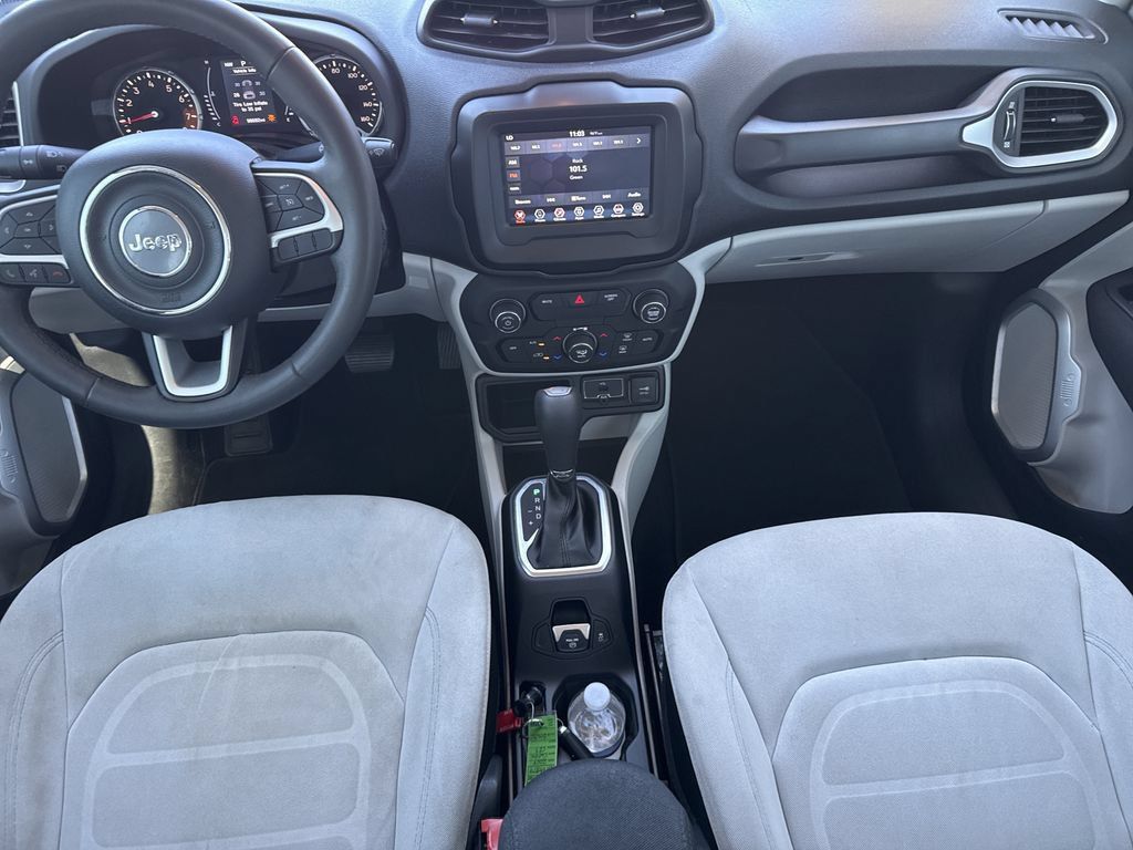 Used 2018 Jeep Renegade Latitude FWD image 15