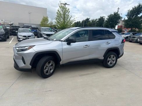 Used 2024 Toyota RAV4 LE AWD/4WD image 7