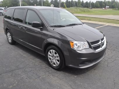 Used 2019 Dodge Grand Caravan SE w/ UConnect Hands-Free Group