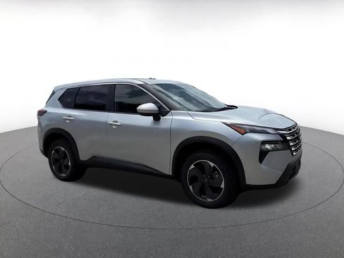 Used 2025 Nissan Rogue SV AWD/4WD image 2