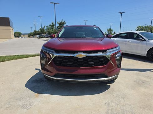 Used 2025 Chevrolet Trax LT w/ LT Convenience Package FWD image 2