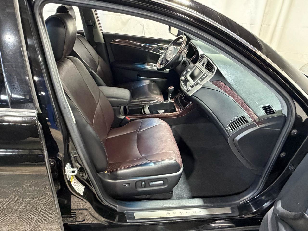 Used 2011 Toyota Avalon Limited FWD image 12