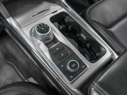 Used 2020 Ford Explorer XLT w/ Equipment Group 202A image 23