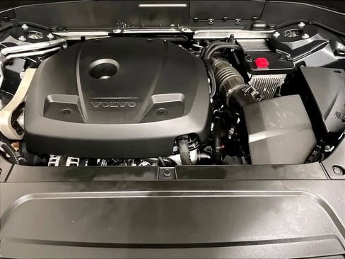 Used 2021 Volvo XC90 T6 Momentum w/ Advanced Package image 31