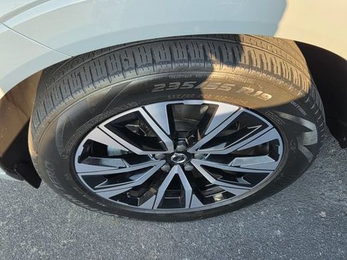 Used 2024 Volvo XC60 B5 Plus w/ Protection Package Premier AWD/4WD image 8
