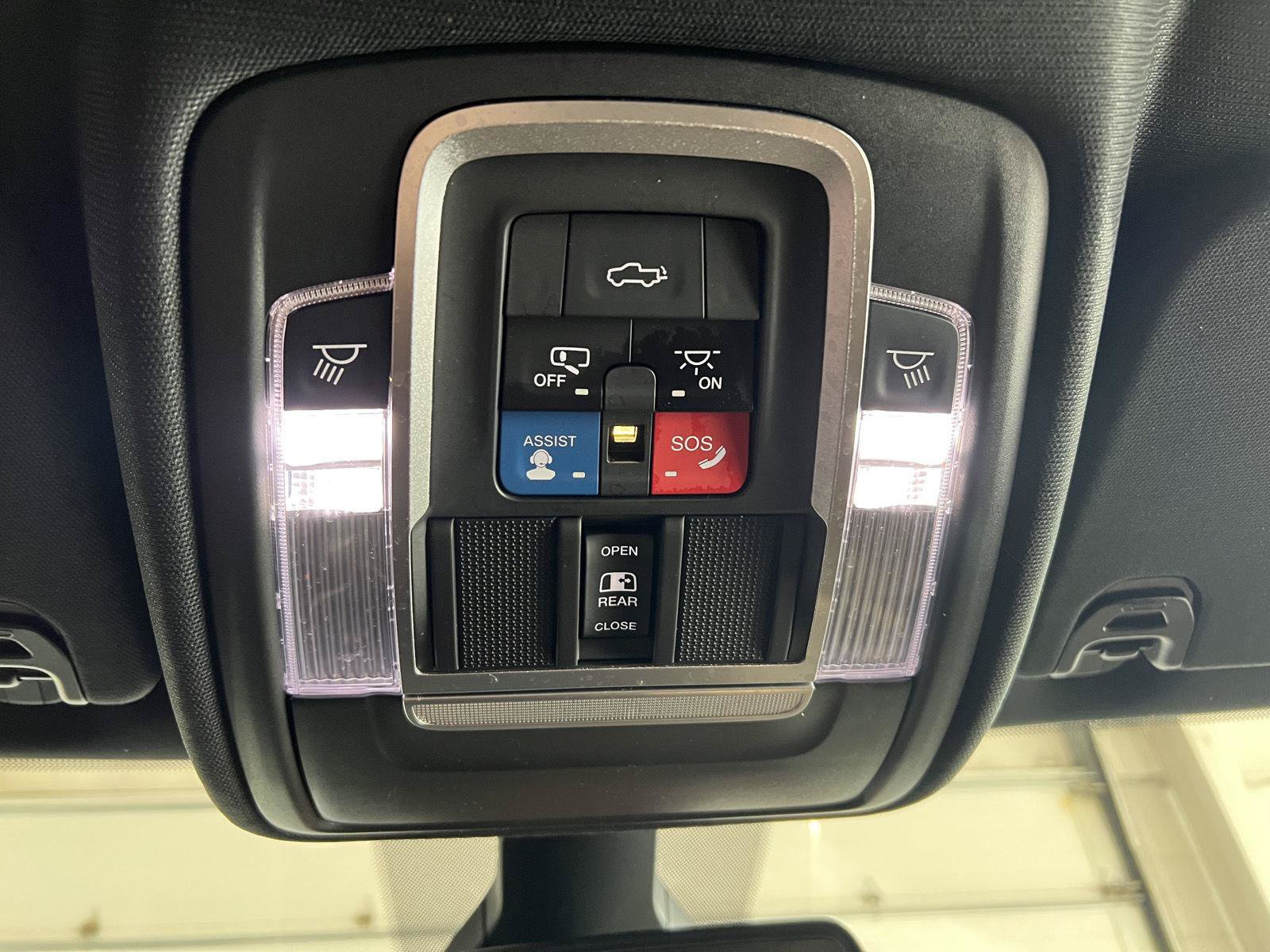 Used 2019 RAM 1500 Laramie AWD/4WD image 14