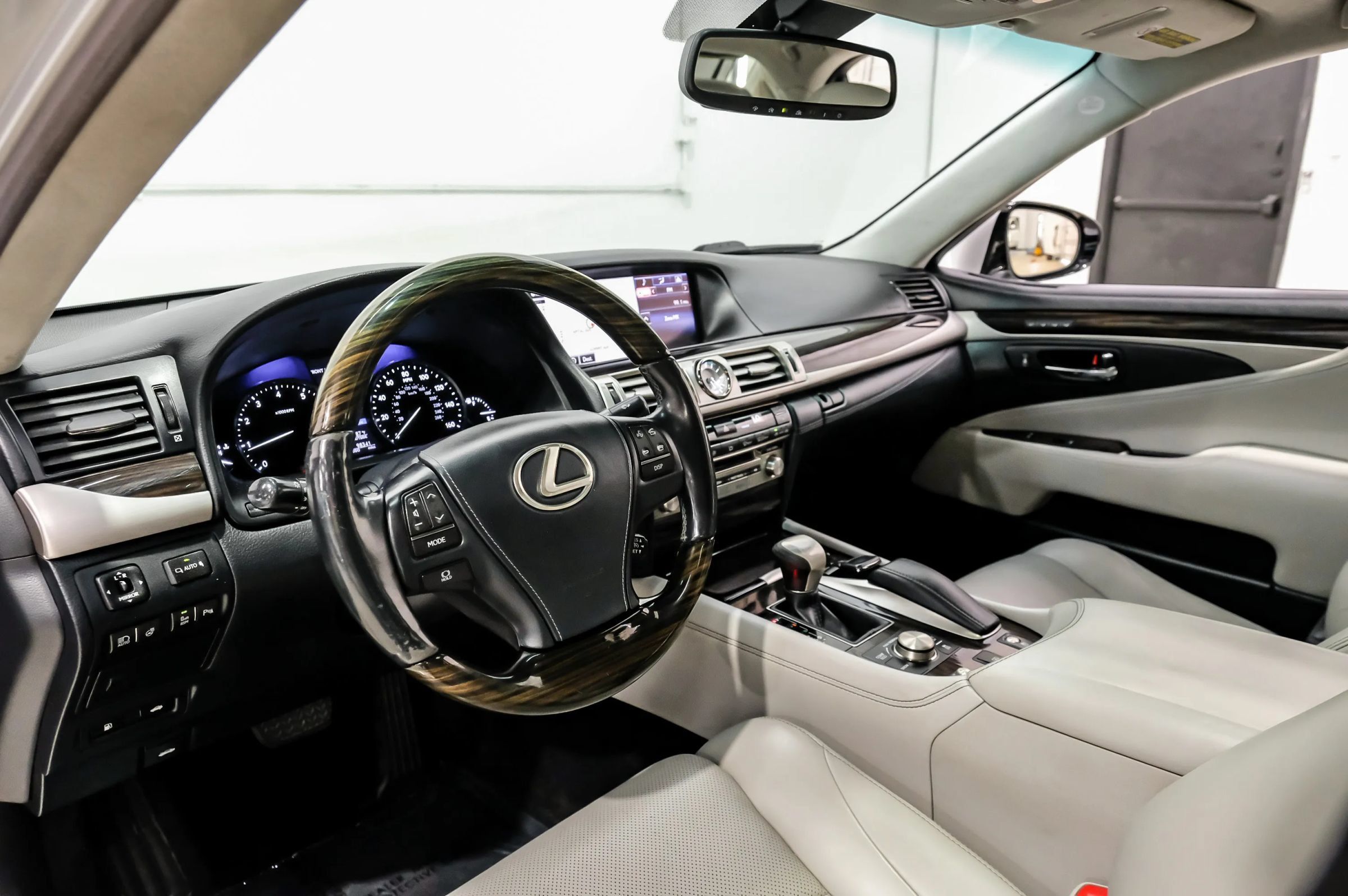 Used 2015 Lexus LS 460 L RWD image 22
