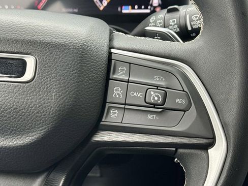 Used 2023 Jeep Grand Cherokee L Laredo RWD image 25