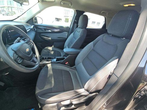 Used 2025 Chevrolet TrailBlazer LT AWD/4WD image 3