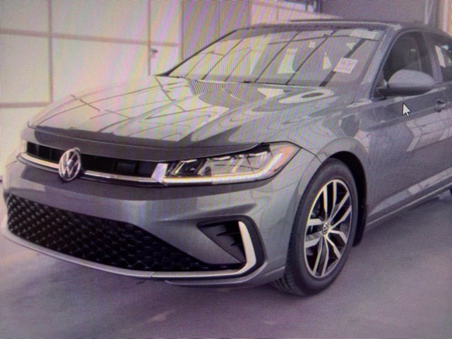 Used 2025 Volkswagen Jetta SE FWD image 2