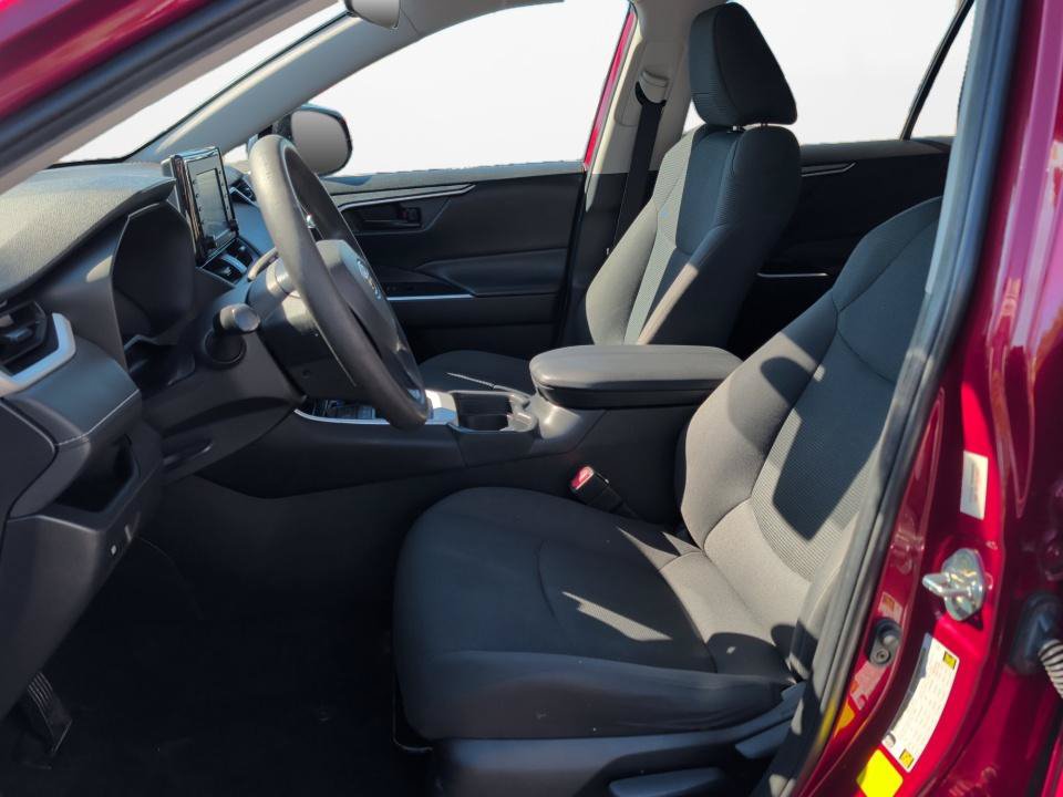 Used 2020 Toyota RAV4 LE FWD image 11