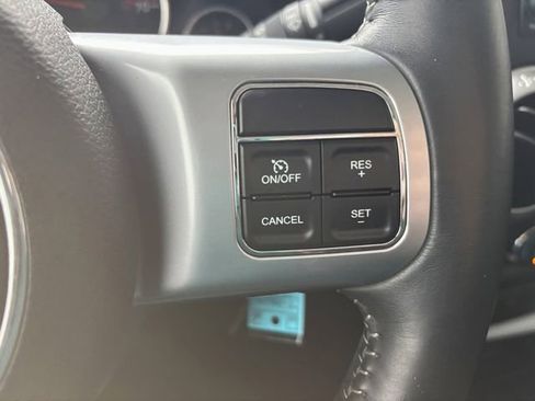 Used 2016 Jeep Wrangler Unlimited Rubicon image 25