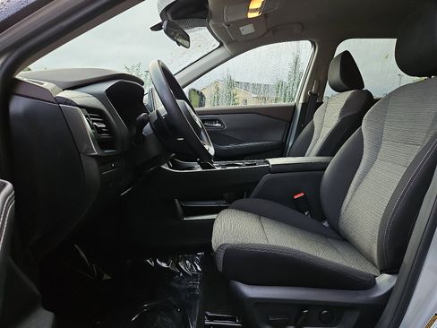 Certified 2023 Nissan Rogue SV image 13