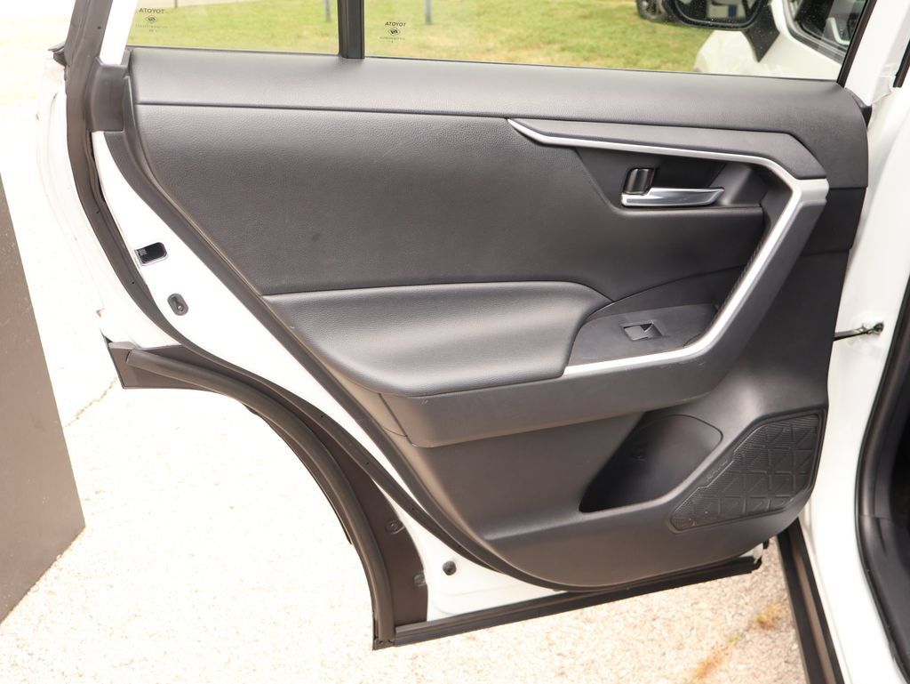 Used 2020 Toyota RAV4 XLE Premium FWD image 13